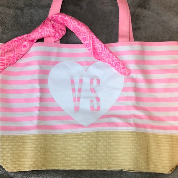 🌼 Victoria’s Secret Tote bag and scarf Victoria’s Secret Beach bag - Picture 2 of 7